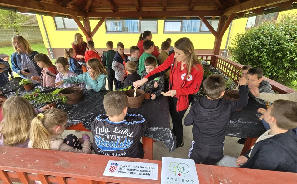 Uredili zelene kutke za učenje, druženje i povezivanje s prirodom