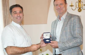 Stogodišnjaku na poklon limitirana naklada medalja