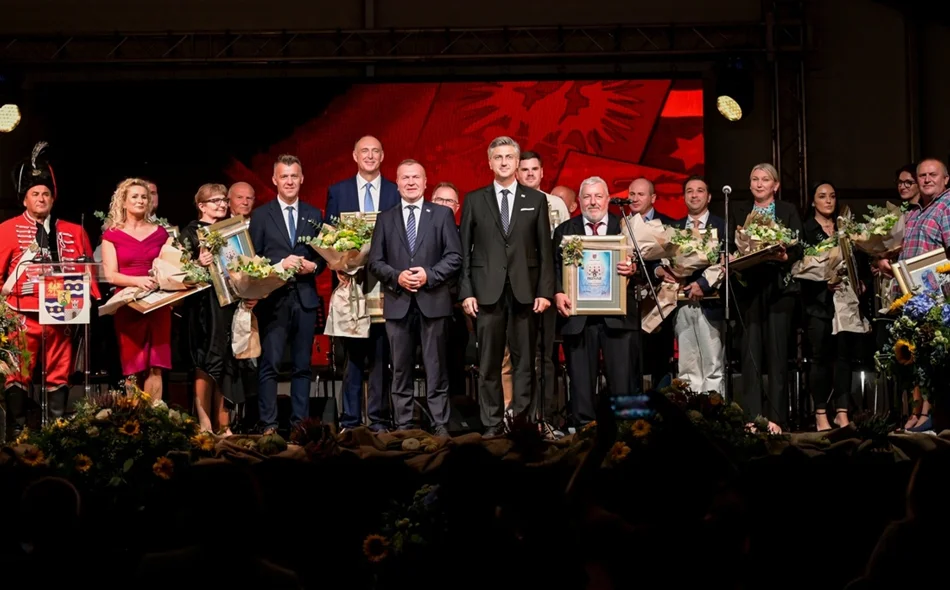 FOTO Domaćinima kamen temeljac za dječji vrtić, županu Stričak premijerove pohvale