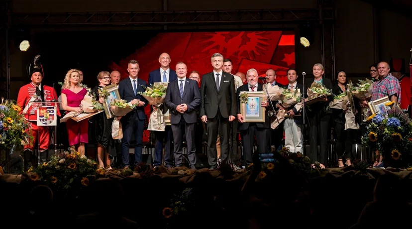 FOTO Domaćinima kamen temeljac za dječji vrtić, županu Stričak premijerove pohvale