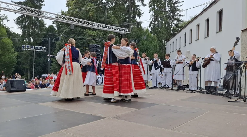 VIDEO Mali folkloraši svojim nastupima oduševili brojnu publiku
