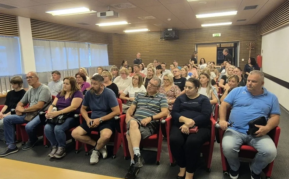 Grad Novi Marof darovao prijenosna računala svim učenicima prvih razreda svoje Srednje škole