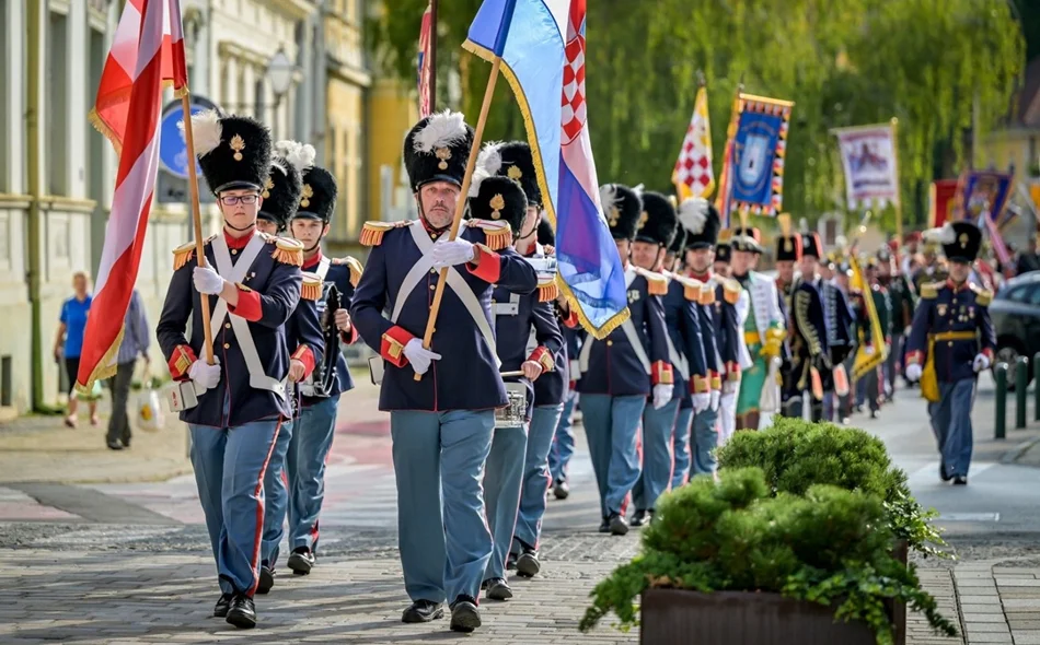 FOTO Više od 170 sudionika u mimohodu varaždinskim ulicama