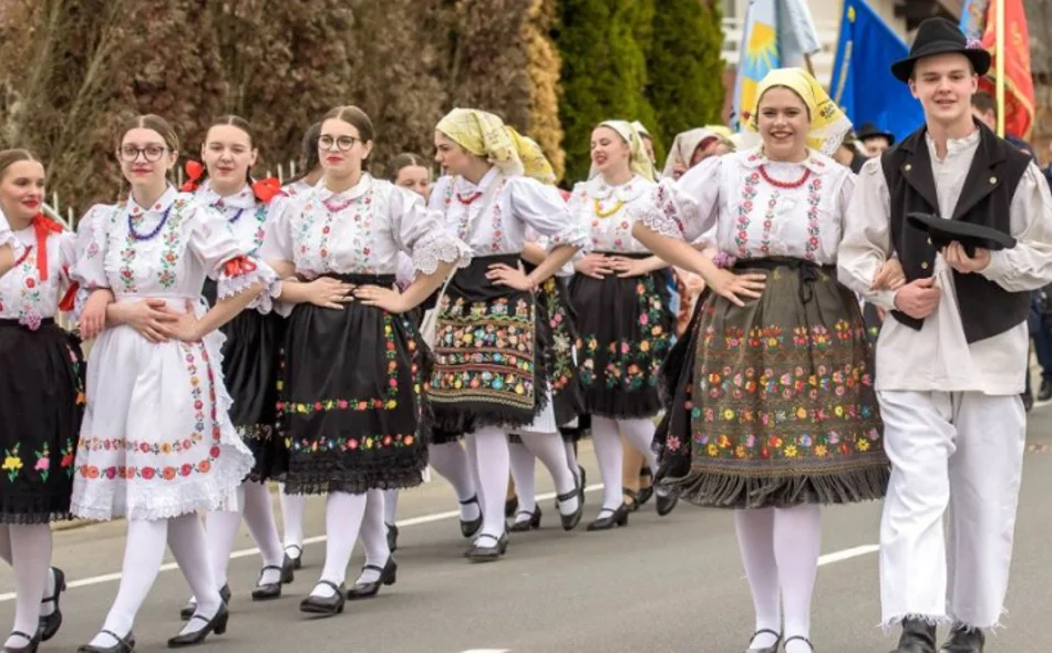 Pridružite se KUD-u Klaruš i uživajte u pjesmi, plesu i tradiciji!