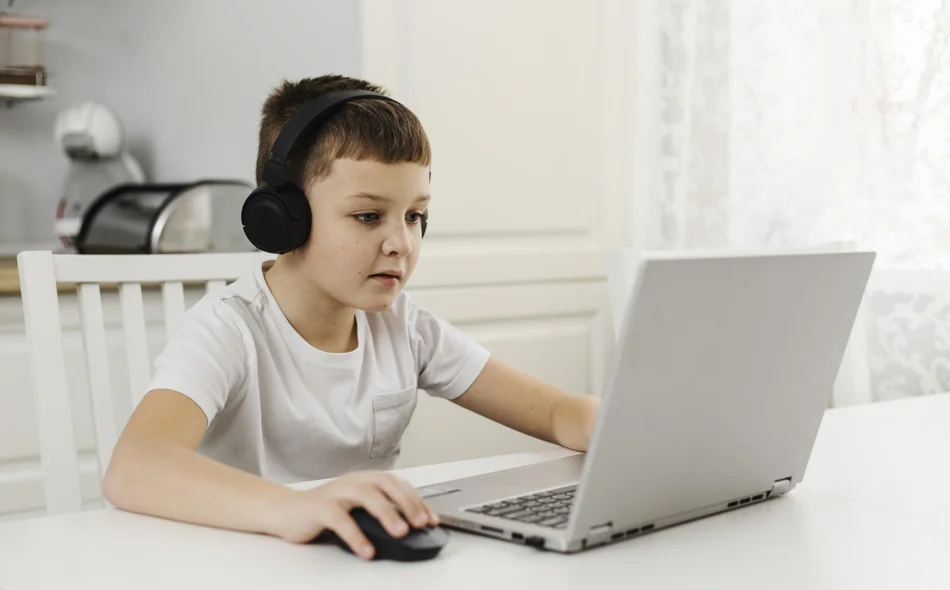 Kako djecu zaštititi od online prijetnji i sačuvati njihovo povjerenje