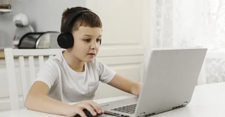 Kako djecu zaštititi od online prijetnji i sačuvati njihovo povjerenje