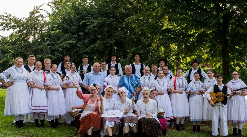 Imate jalžabetsku nošnju? Ne bacajte je – darujte je KUD-u!