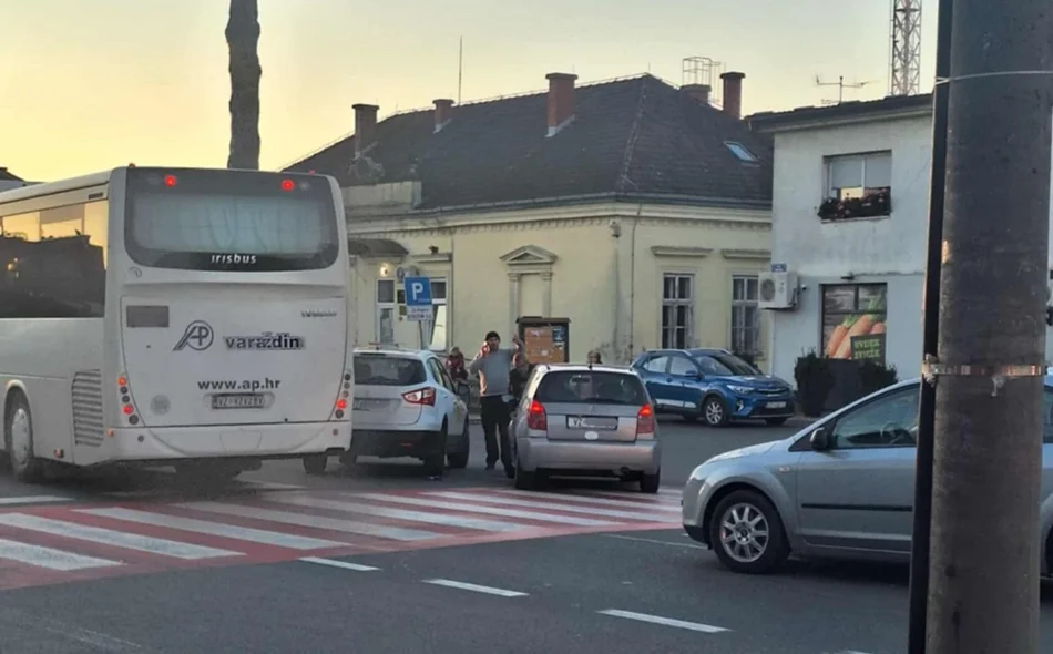 U centru Vidovca sudar dva automobila – budite na oprezu!