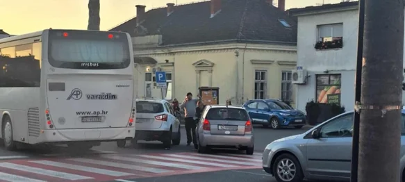 U centru Vidovca sudar dva automobila – budite na oprezu!