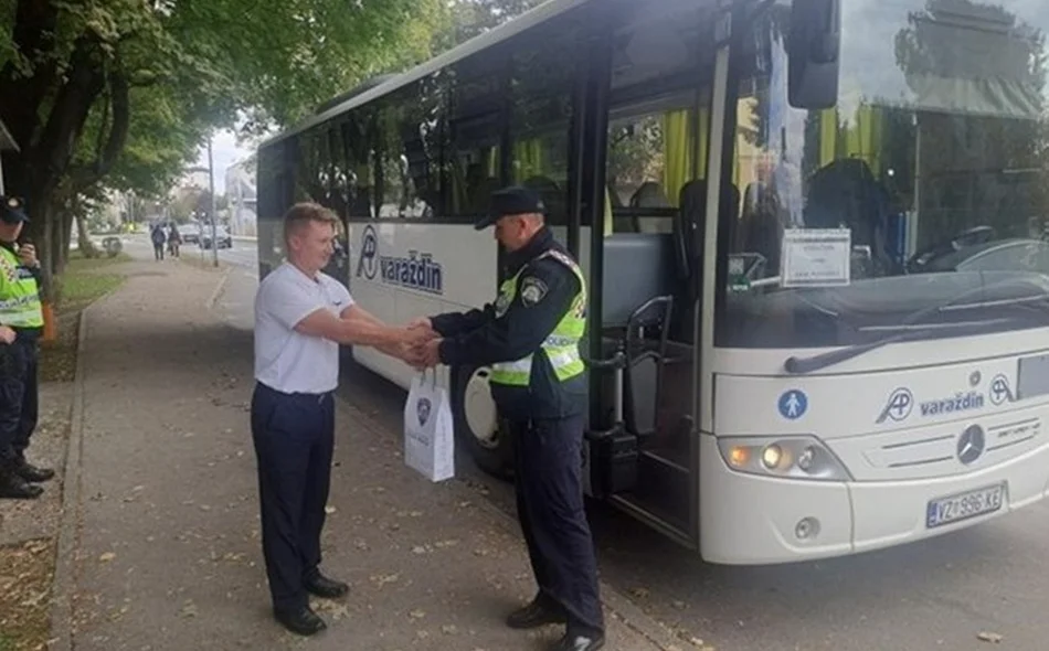 Policija zbog mobitela kaznila 24 vozača, ali jedan je otišao s poklonom!