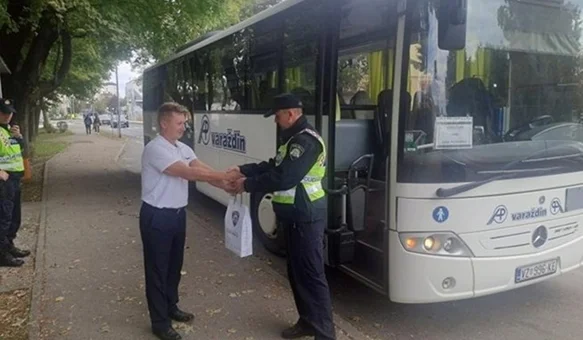 Policija zbog mobitela kaznila 24 vozača, ali jedan je otišao s poklonom!