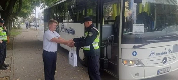 Policija zbog mobitela kaznila 24 vozača, ali jedan je otišao s poklonom!