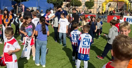 Zagrijavanje navijača uz Zaprešić Boyse i veliki ekran na Kapucinskom trgu