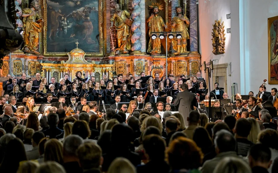 Izvedba &bdquo;Kralja Tomislava&rdquo; Davora Bobića u prepunoj varaždinskoj katedrali