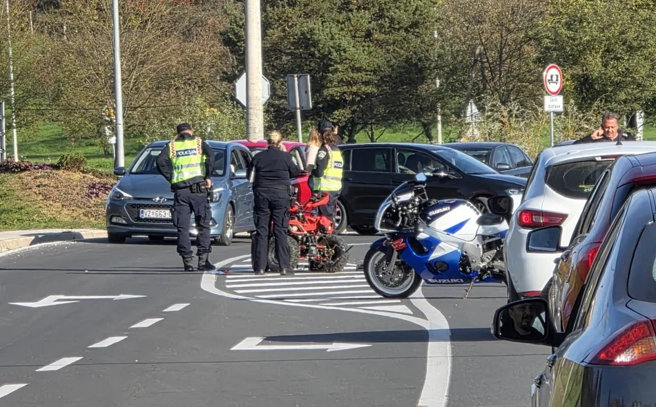 Neregistriranim quadom i bez vozačke zabio se u – pijanog vozača auta