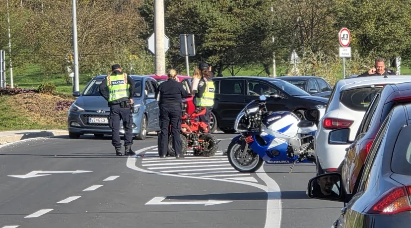 Neregistriranim quadom i bez vozačke zabio se u – pijanog vozača auta