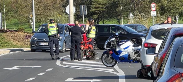 Neregistriranim quadom i bez vozačke zabio se u &ndash; pijanog vozača auta