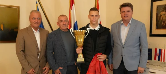 Grad Varaždin priredio prijem za "kraljevskog" svjetskog savate prvaka Patrika Grđana