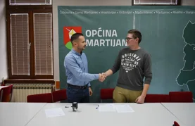 Dodijeljeni prvi ugovori mladim obiteljima za pomoć u rješavanju stambenog pitanja