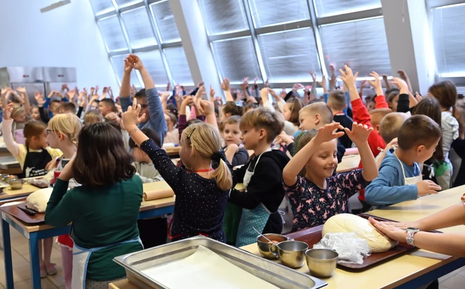 Miris svježih klipića, štrukli i kestena koje su pripremili školarci proširio se Ludbregom