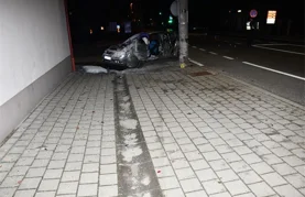 Mladić (21) izazvao sudar i završio u betonskom stupu – ozlijeđene iz auta vadili vatrogasci