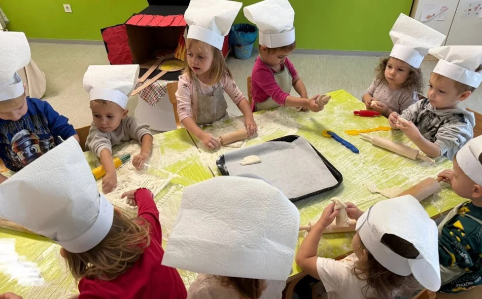 Vrijedne ručice malih pekara iz skupine &ldquo;Ribice&rdquo; učile kako nastaju klipići i pereci