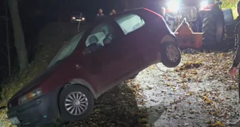 U izlijetanju vozila s ceste na Ivančici dvije osobe ispale iz automobila, na terenu policija, hitna, vatrogasci i HGSS!