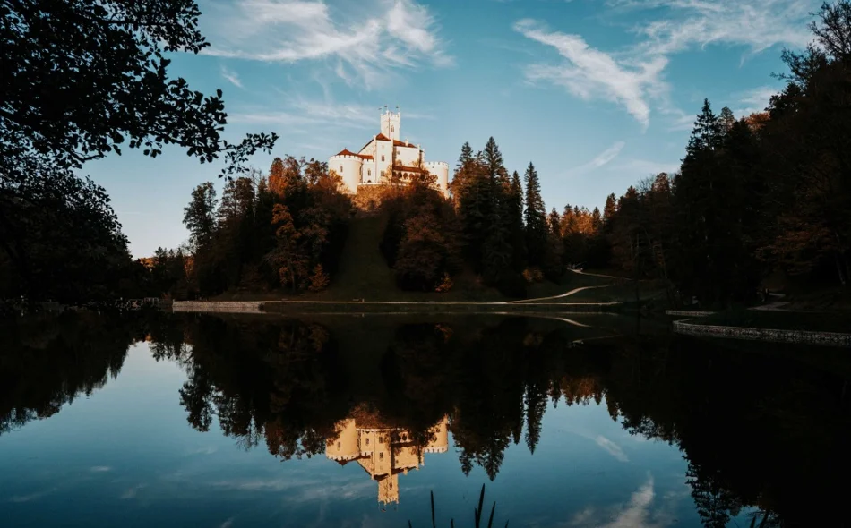 Zakoračite u bajkoviti svijet Trakošćana gdje svjetlo priča priče