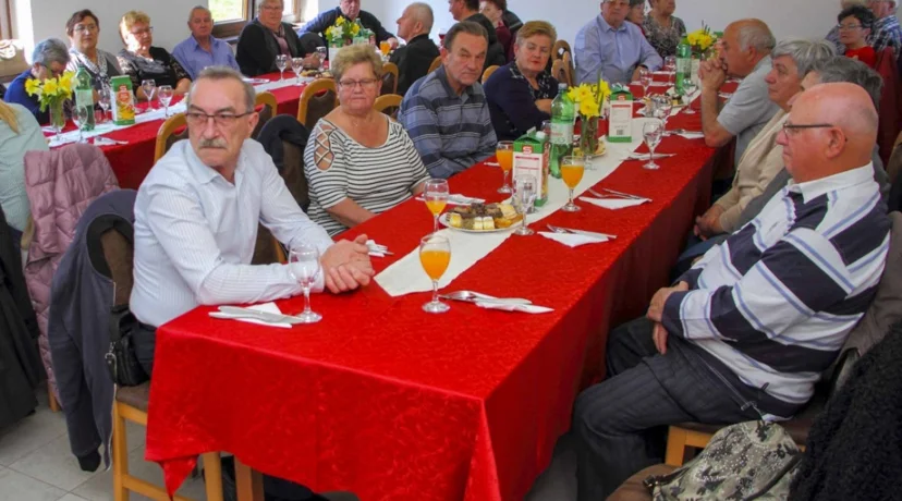 Isplata božićnica više nije moguća u gotovini, putem pošte, već isključivo na tekući račun korisnika