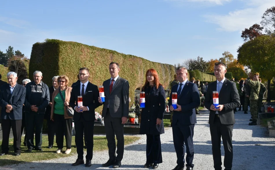 FOTO Uoči blagdana Svih svetih izaslanstva Grada i Županije položili vijence