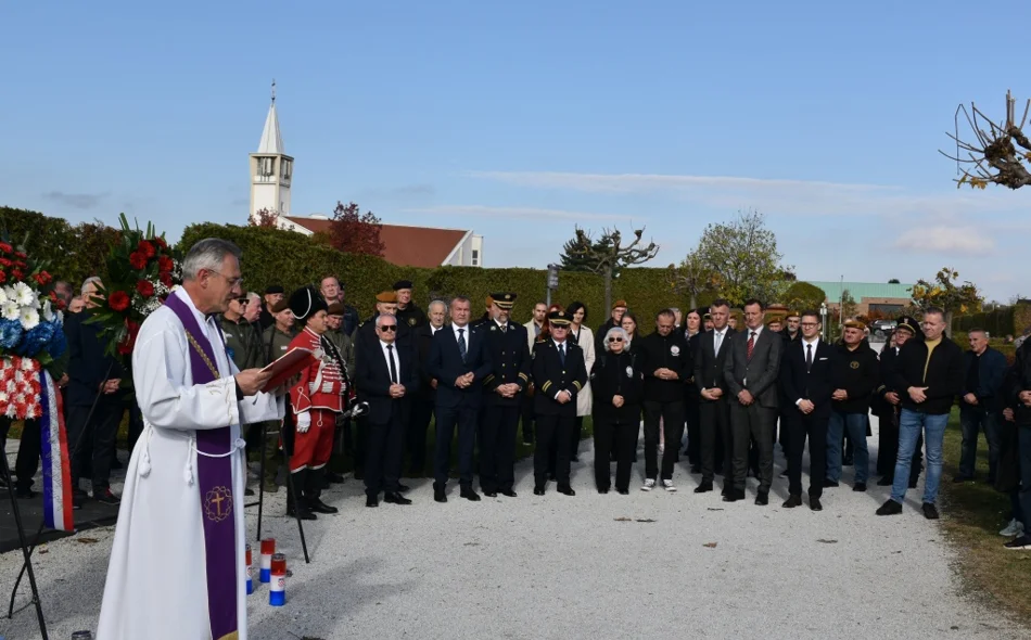 FOTO Uoči blagdana Svih svetih izaslanstva Grada i Županije položili vijence