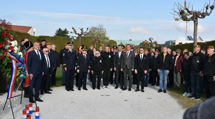 FOTO Uoči blagdana Svih svetih izaslanstva Grada i Županije položili vijence