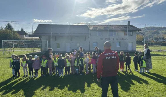 Cestički vrtićarci zaigrali s igračima NK Poleta povodom 50. obljetnice kluba