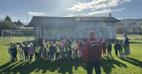 Cestički vrtićarci zaigrali s igračima NK Poleta povodom 50. obljetnice kluba