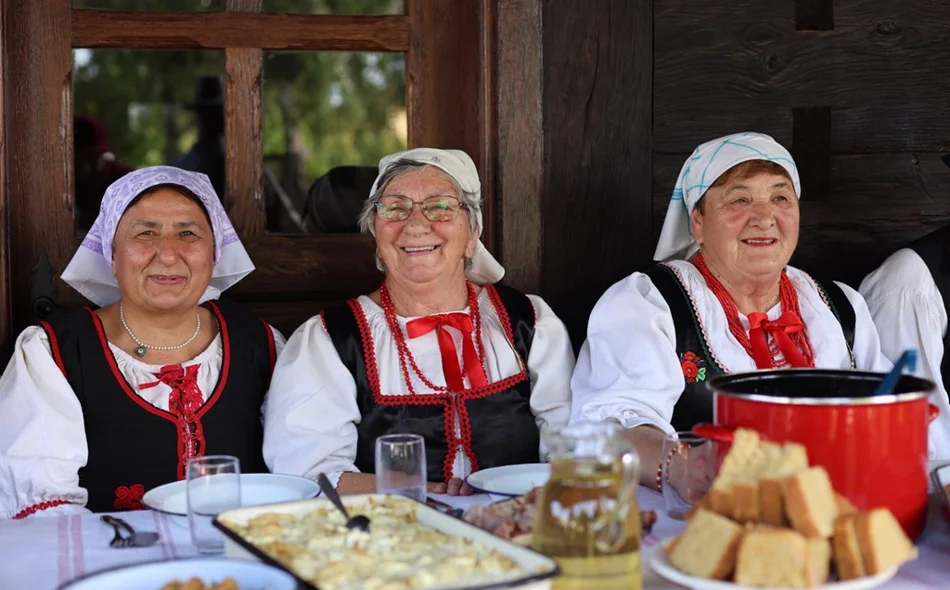 VIDEO Babica Štefanija priprema juhu od hajdine kaše s buncekom i slatku zlijevku