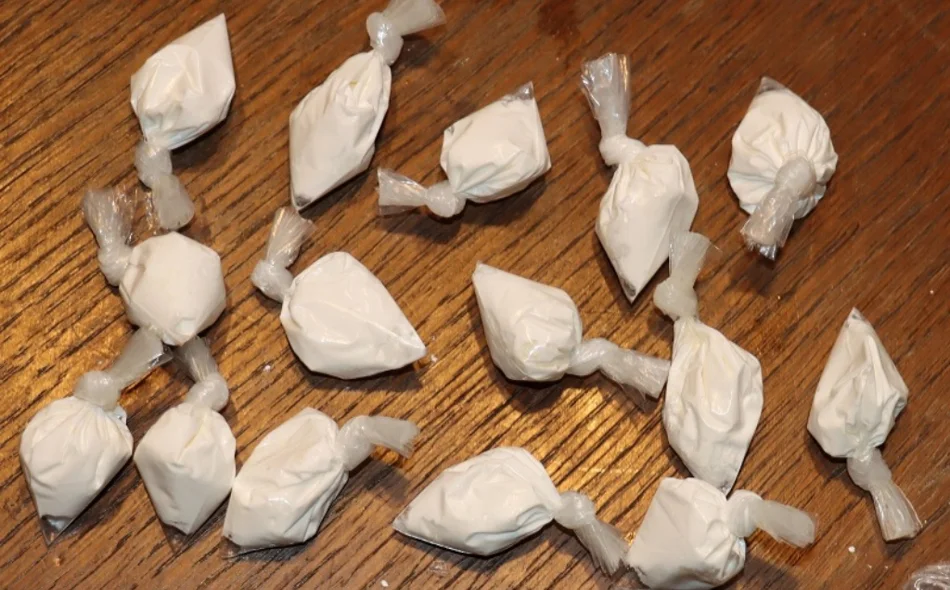 PAO DILER Policija zatekla velike količine kokaina, trave, tabletica...