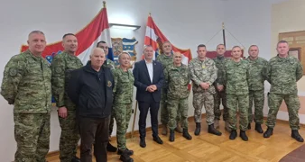 Polaznici Visoke dočasničke izobrazbe posjetili Županijsku palaču, dočekao ih župan Stričak