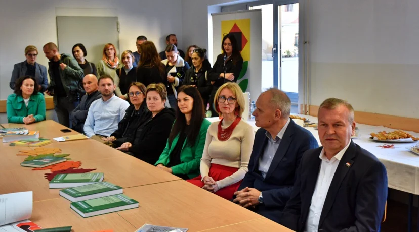 AUDIO Župan Stričak otvorio novi laboratorij u Graditeljskoj, prirodoslovnoj i rudarskoj školi