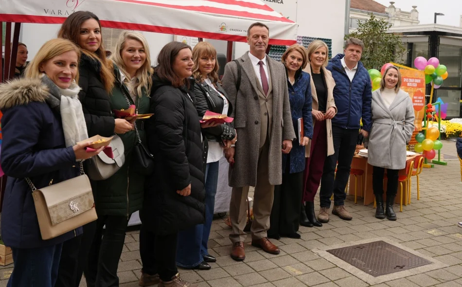 Brojni građani sa svojim najmlađima na Varaždinskom placu kušali zdrave jesenske obroke