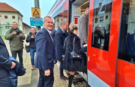 U promet pušten novi dizel-motorni vlak s videonadzorom i internetom postiže brzinu od 120 km/h