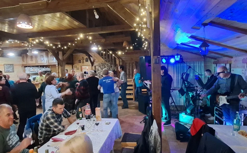 FOTO Planinarski Martinjski vikend proslavljen na najbolji mogući način - u prirodi uz dobru kapljicu i živu glazbu!