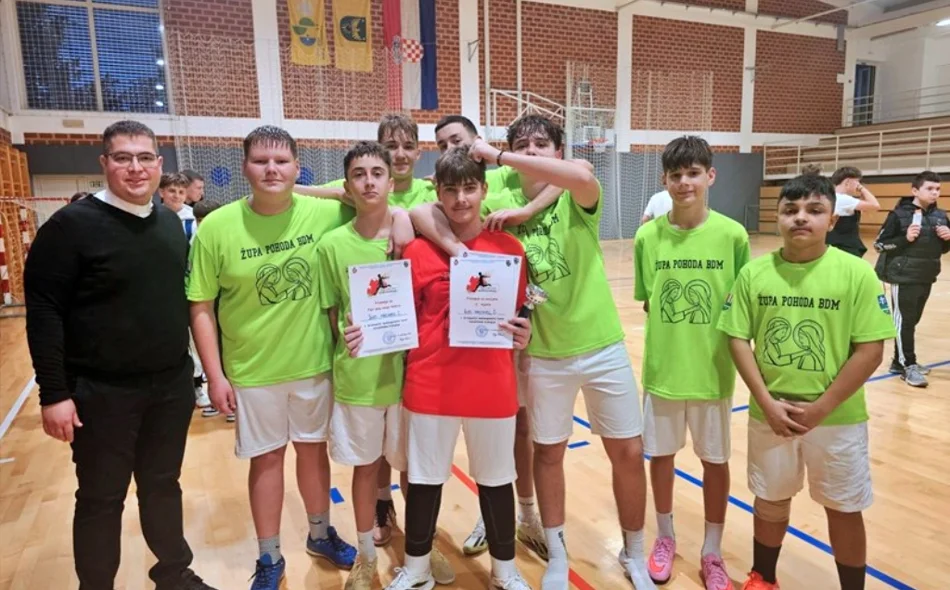 Župa Petrijanec po prvi puta sudjelovala na malonogometnom turniru za krizmanike