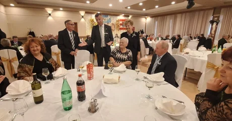 Čak 42 bračna para proslavila zlatne i dijamantne pirove te impresivnih 65 godina braka