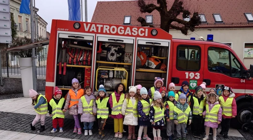 FOTO Djecu oduševili tehnika i oprema hrvatskih hitnih službi