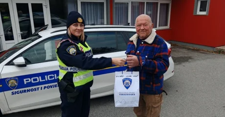 Povodom Dana muškaraca policija darovala uzorne vozače