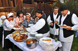 Ušli u povijest okitivši bor s 2000 jabuka na ivanečkoj špici