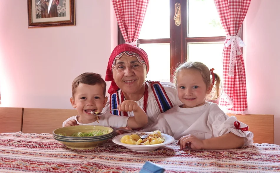 VIDEO Vidovečki gibanik i sarma od varaždinskog zelja iz ruku babice Agate