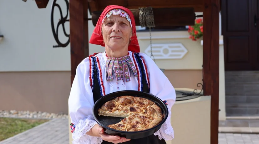 VIDEO Vidovečki gibanik i sarma od varaždinskog zelja iz ruku babice Agate