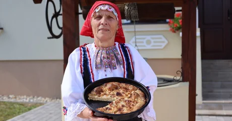 VIDEO Vidovečki gibanik i sarma od varaždinskog zelja iz ruku babice Agate