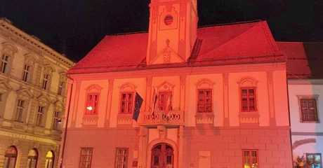 &quot;Zaustavimo nasilje nad ženama i djevojčicama“ gradska vijećnica večeras u narančastom u znak solidarnosti